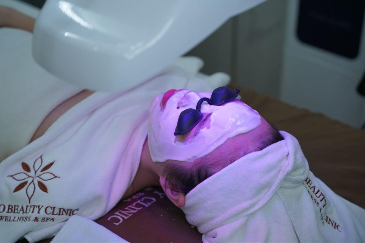 Đắp mặt nạ dưỡng da