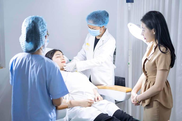 Khám và tư vấn