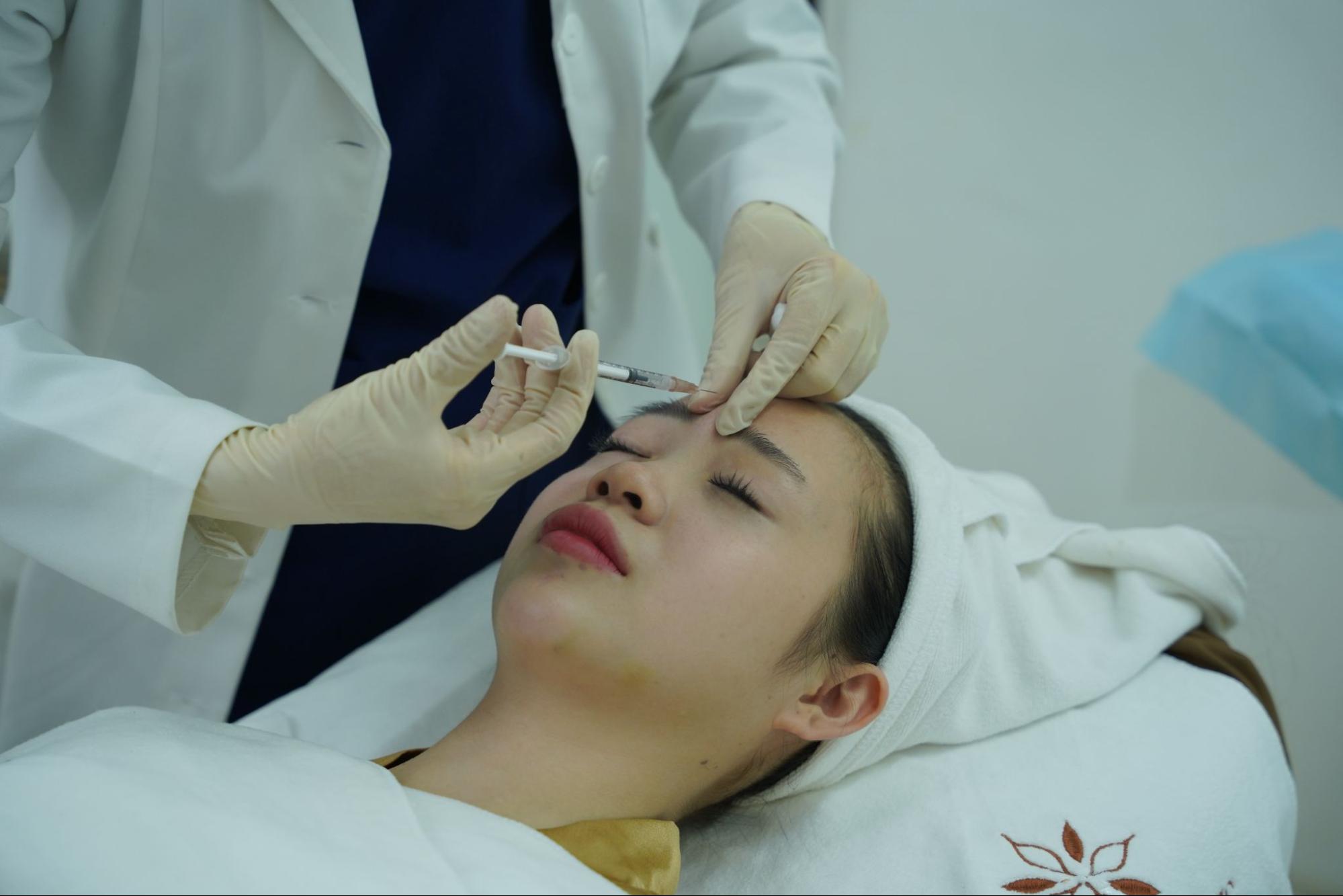 Quá trình tiêm botox xóa nhăn trán