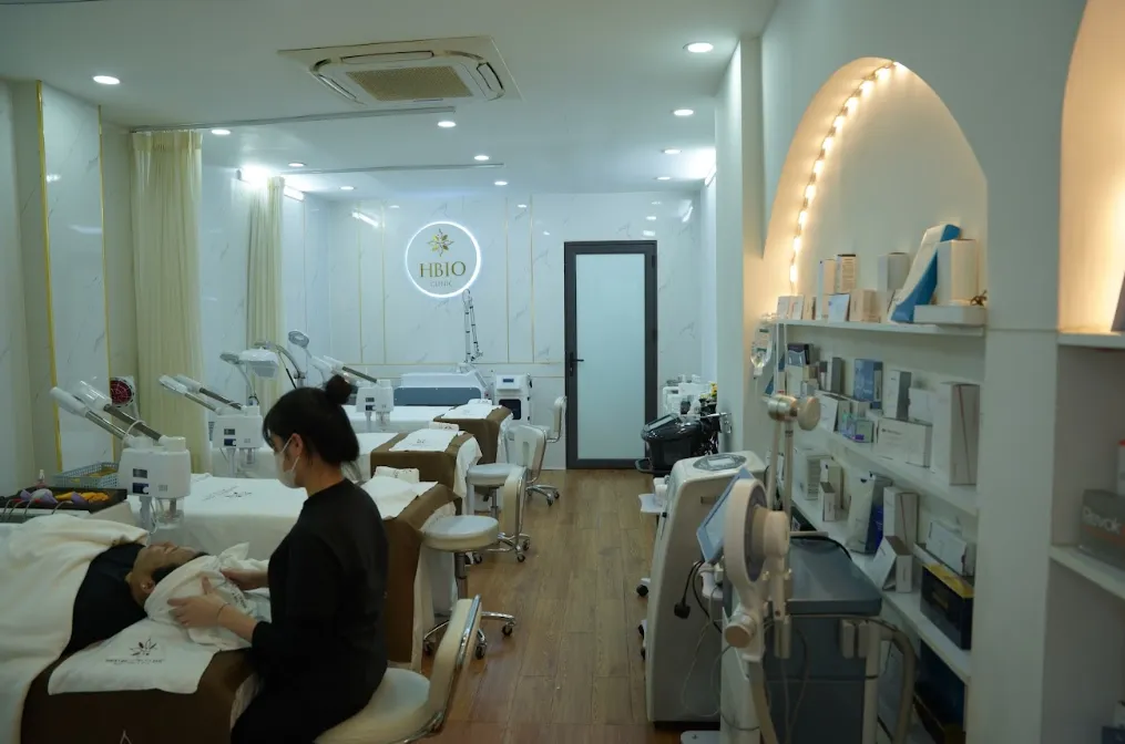 Quy trình tiêm xóa rãnh lệ tại Hbio Clinic