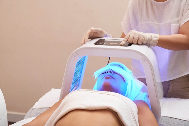 Ánh sáng xanh dương – Kháng khuẩn, trị mụn hiệu quả