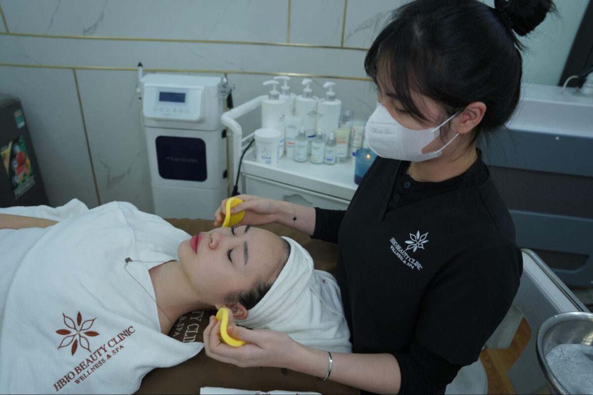 Làm sạch da mặt