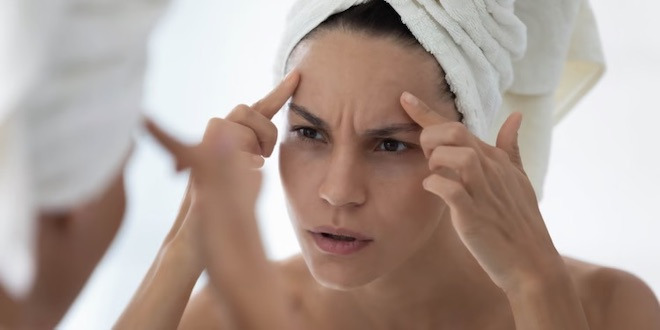 Yếu tố nào dẫn đến việc hình thành nếp nhăn ở ấn đường?