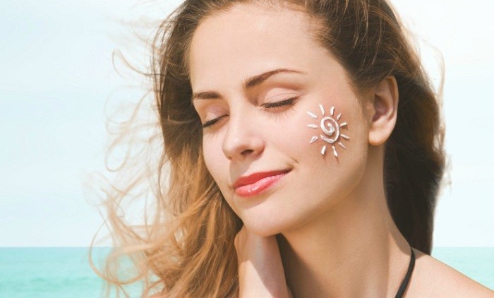 Bảo vệ da với kem chống nắng sau tái tạo