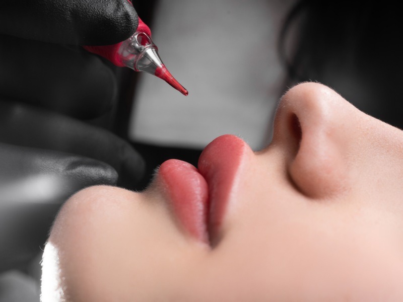 Tiêm filler có xăm môi được không?